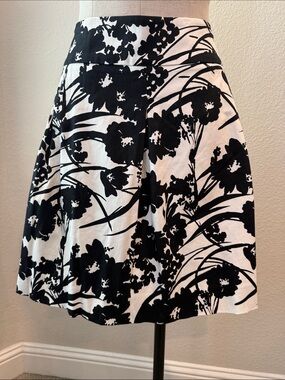 White House Black Market Black and White Floral Mini Skirt